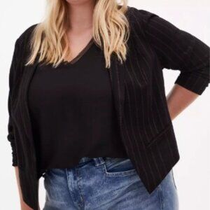 Torrid Blazer NWT 1X XL Stripe Twill Cutaway Blazer Size $70 Black